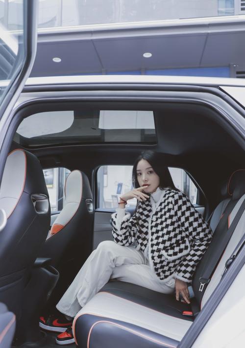 打造与电脑女友完美合拍的照片（以电脑女友照片合拍教程，轻松拍出恩爱感十足的美照）